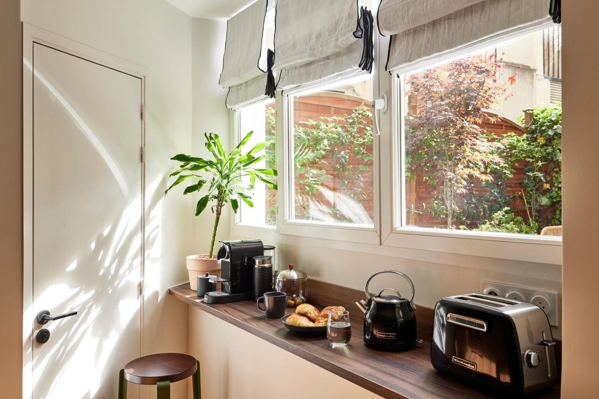 Stylish 2br & 2ba With Private Terrace * Parijs
